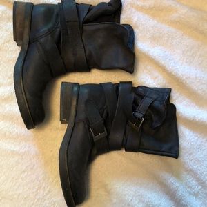 Leather Steve Madden combat boots with buckles